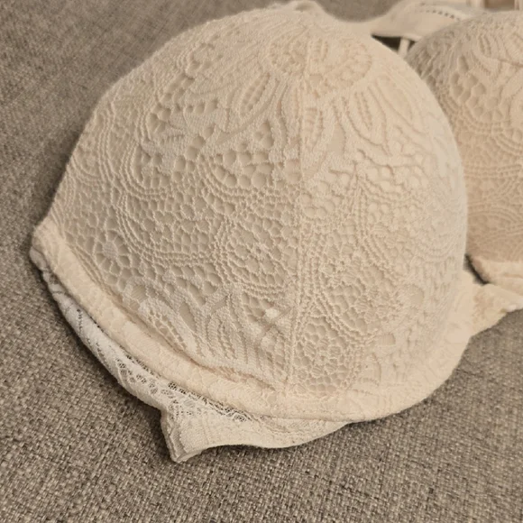 Victoria's Secret Ivory Lace Bra with Strappy Back - Picture 5 of 6